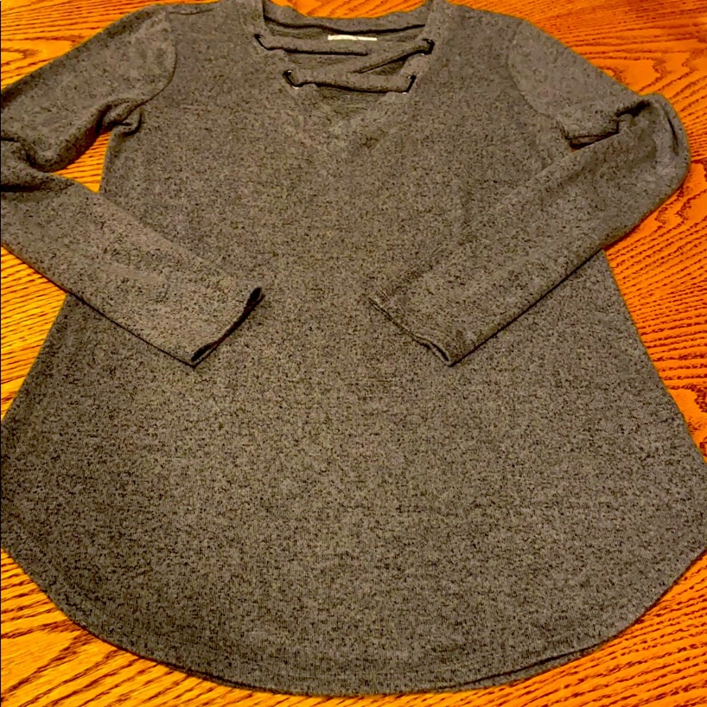 Gray top 24/7 Maurices